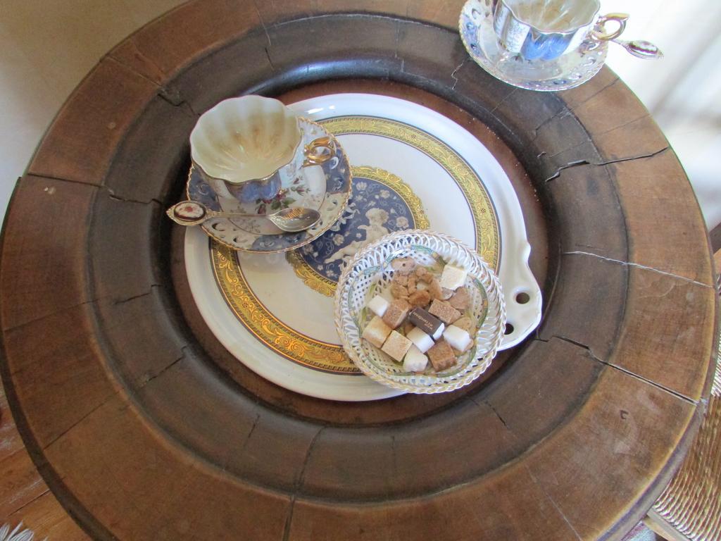 Chateau De La Roche Martel Bed and Breakfast Roiffé Habitación foto